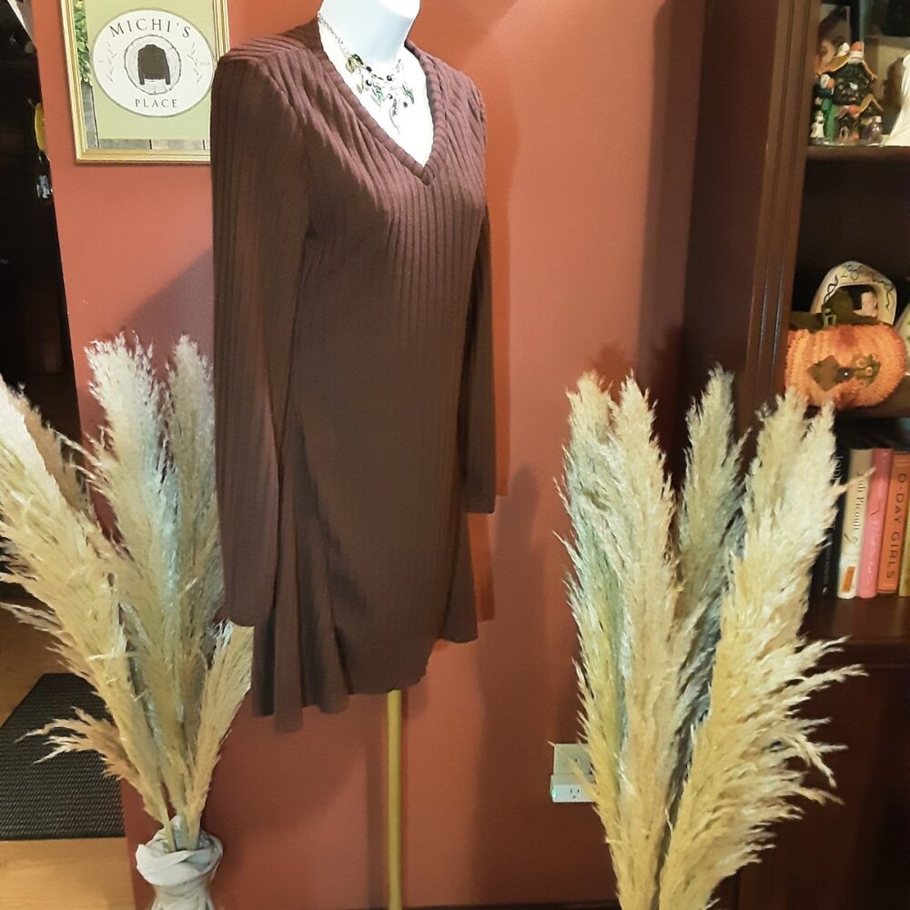 Large Ribbed Body Hugging Dress - Picture 2 of 7